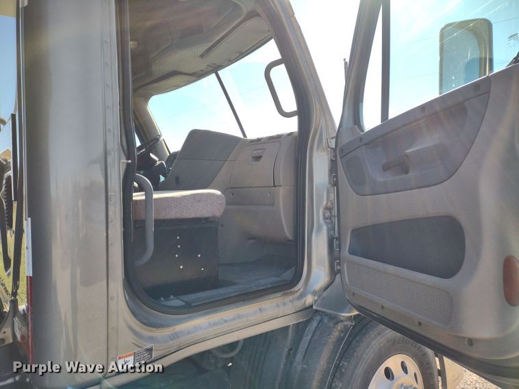 image for item JK9044 2012 Freightliner Cascadia  dump truck