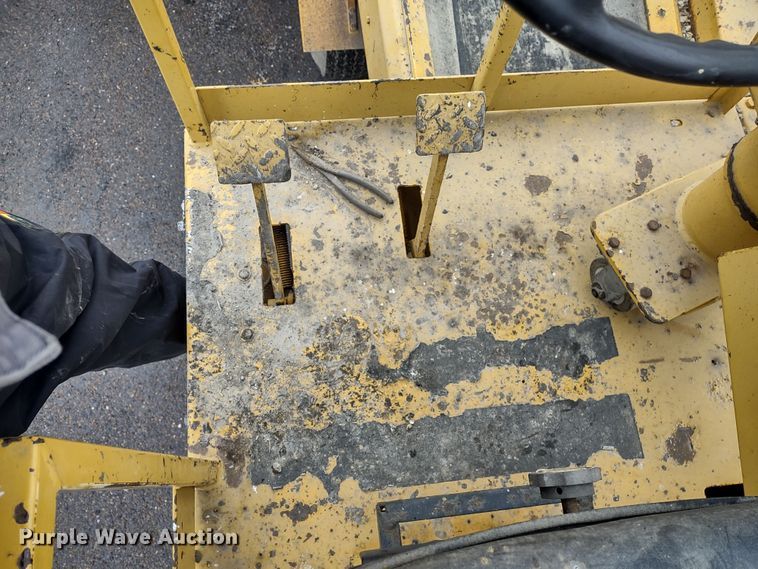 image for item JK9050 1998 Rosco SPRH-H  chip spreader