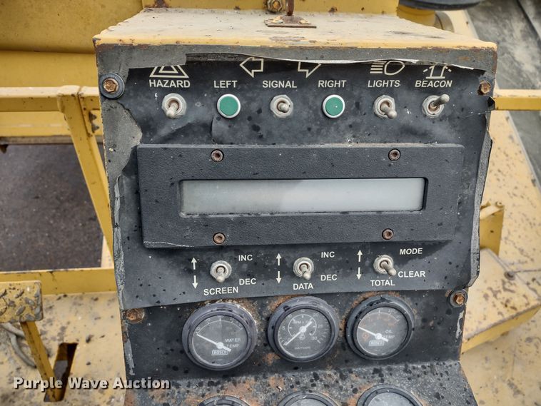 image for item JK9050 1998 Rosco SPRH-H  chip spreader