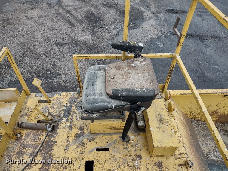 image for item JK9050 1998 Rosco SPRH-H  chip spreader