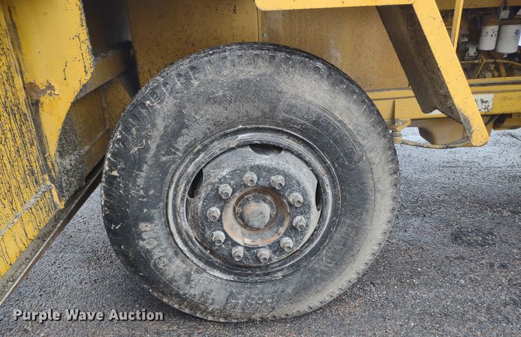 image for item JK9050 1998 Rosco SPRH-H  chip spreader