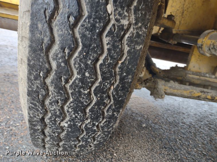 image for item JK9050 1998 Rosco SPRH-H  chip spreader