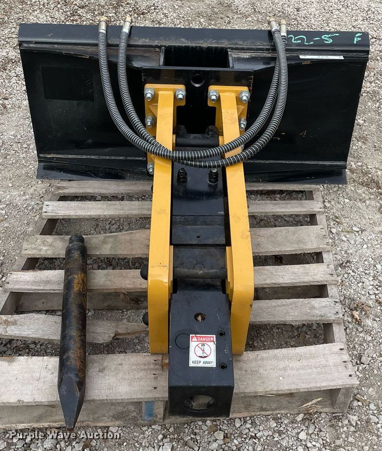 image for item JL9738 2022 Agrotk 680  skid steer breaker