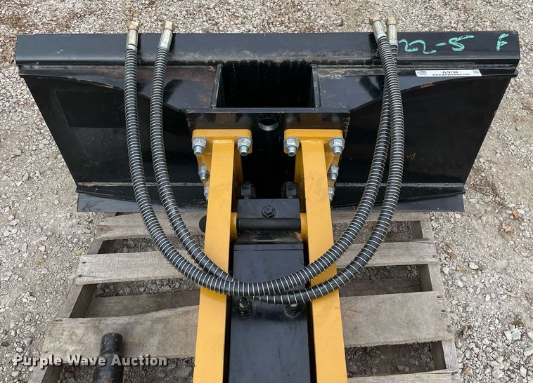 image for item JL9738 2022 Agrotk 680  skid steer breaker