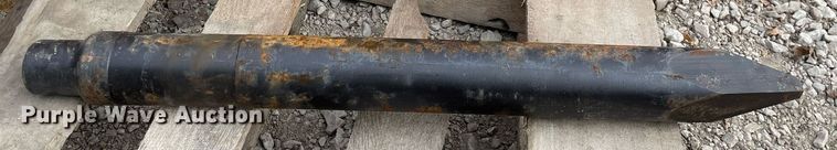 image for item JL9738 2022 Agrotk 680  skid steer breaker