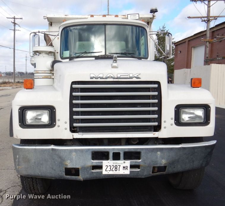 image for item JL9753 1995 Mack RD690S  dump truck