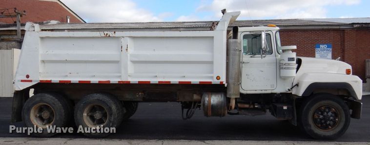 image for item JL9753 1995 Mack RD690S  dump truck