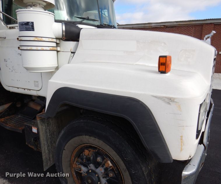 image for item JL9753 1995 Mack RD690S  dump truck