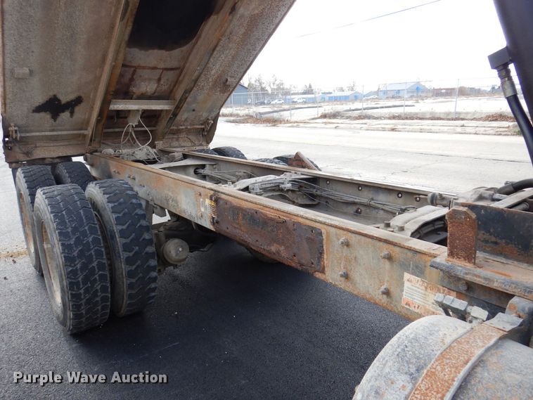 image for item JL9753 1995 Mack RD690S  dump truck