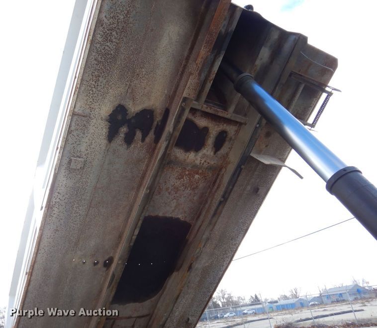 image for item JL9753 1995 Mack RD690S  dump truck