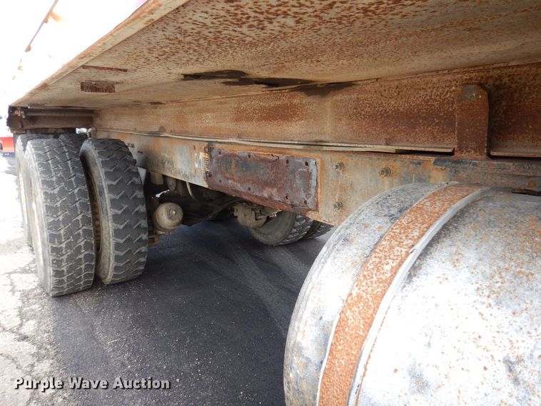 image for item JL9753 1995 Mack RD690S  dump truck