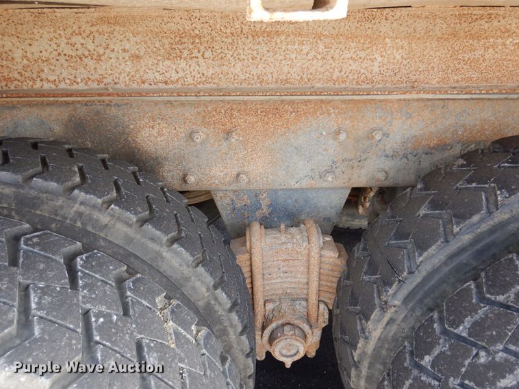 image for item JL9753 1995 Mack RD690S  dump truck