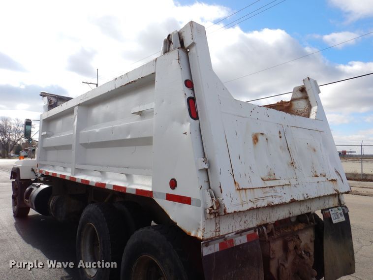 image for item JL9753 1995 Mack RD690S  dump truck
