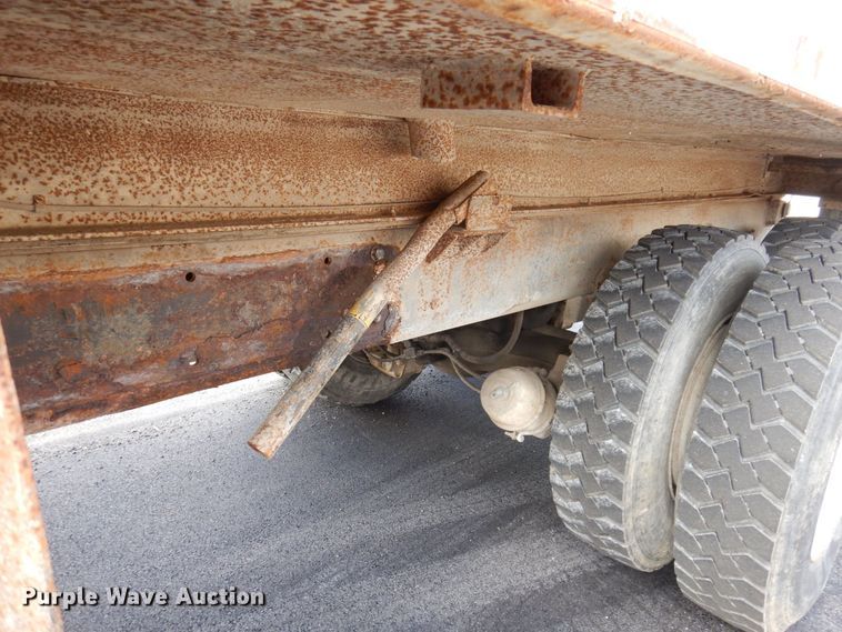 image for item JL9753 1995 Mack RD690S  dump truck