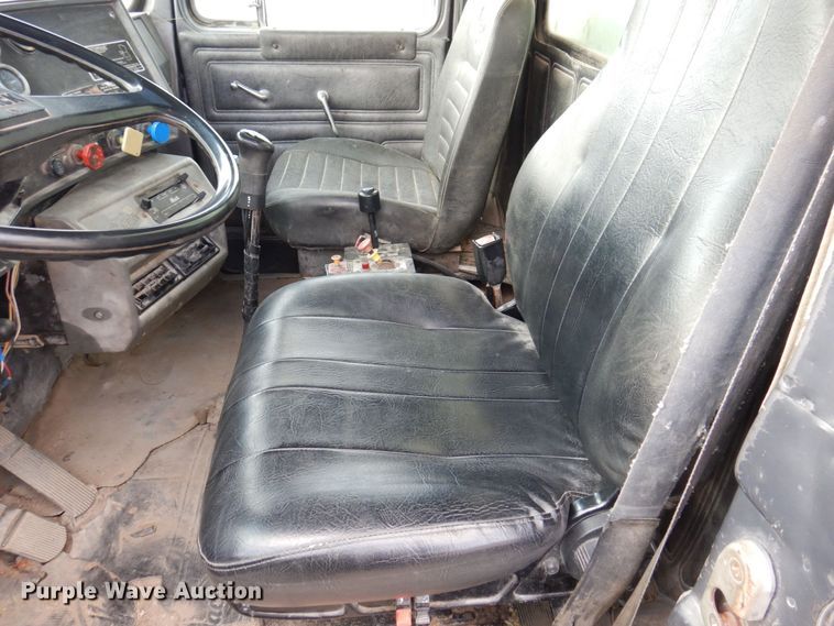 image for item JL9753 1995 Mack RD690S  dump truck