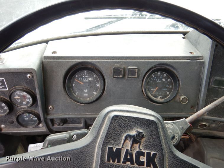 image for item JL9753 1995 Mack RD690S  dump truck