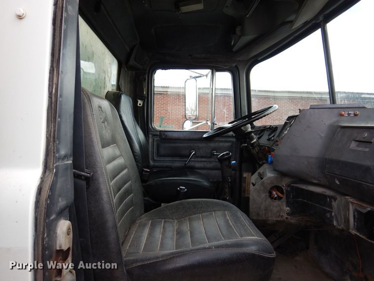 image for item JL9753 1995 Mack RD690S  dump truck