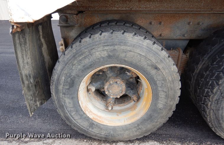 image for item JL9753 1995 Mack RD690S  dump truck