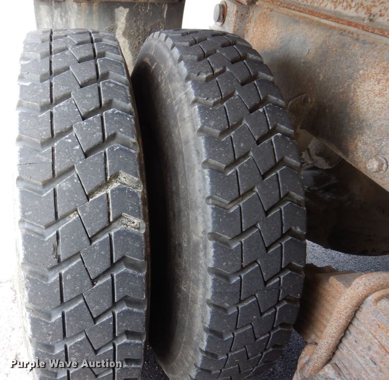 image for item JL9753 1995 Mack RD690S  dump truck