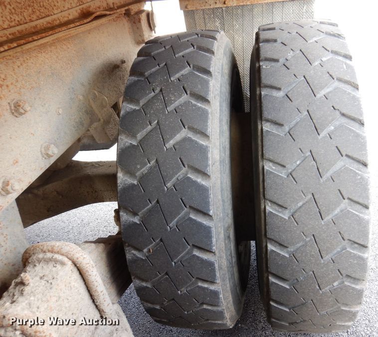 image for item JL9753 1995 Mack RD690S  dump truck