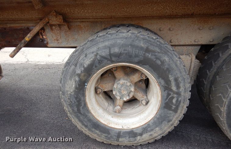 image for item JL9753 1995 Mack RD690S  dump truck