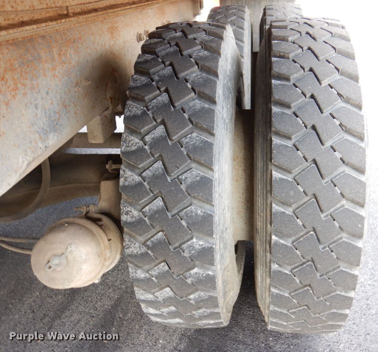 image for item JL9753 1995 Mack RD690S  dump truck