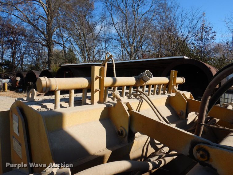 image for item JL9766 1996 Bomag MPH100R  soil stabilizer / recycler