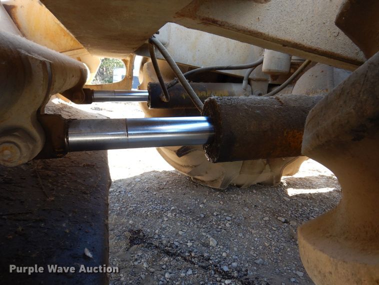 image for item JL9766 1996 Bomag MPH100R  soil stabilizer / recycler