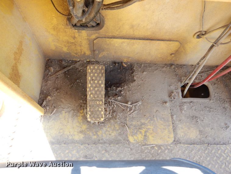 image for item JL9766 1996 Bomag MPH100R  soil stabilizer / recycler