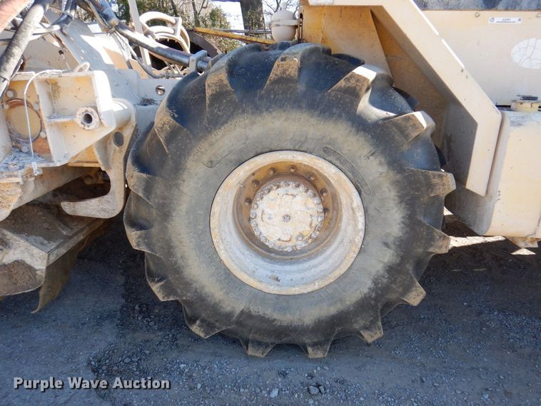 image for item JL9767 2002 Bomag MPH454R  FWA soil stabilizer / recycler