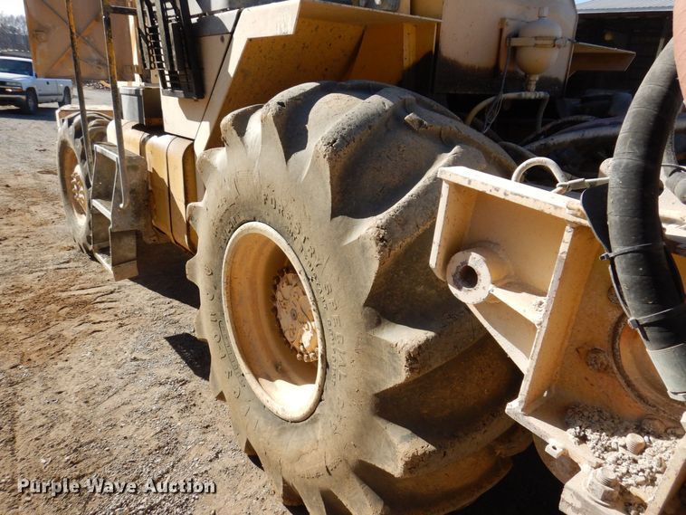 image for item JL9767 2002 Bomag MPH454R  FWA soil stabilizer / recycler