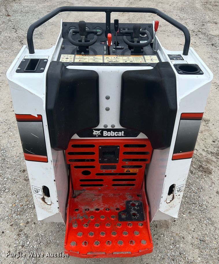 image for item JU9743 2021 Bobcat MT100  compact utility loader