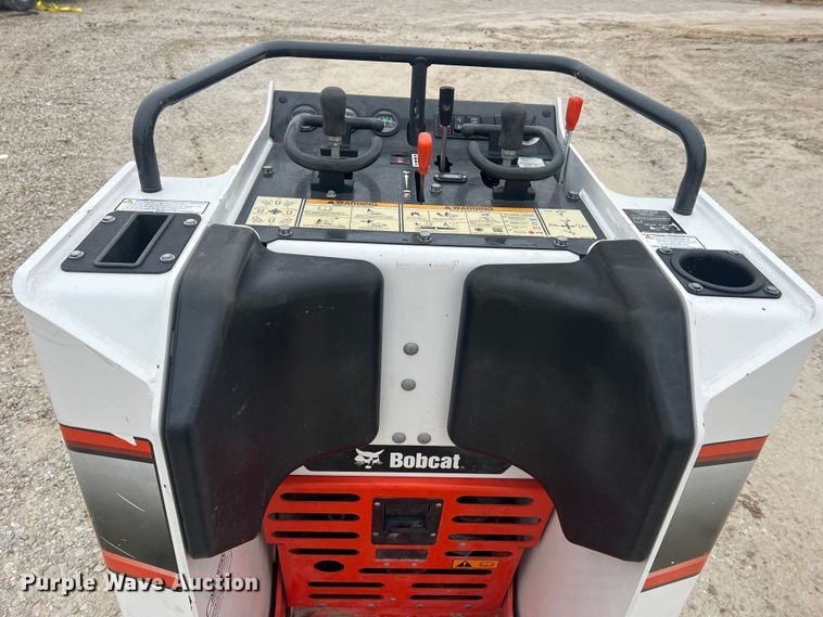 image for item JU9743 2021 Bobcat MT100  compact utility loader