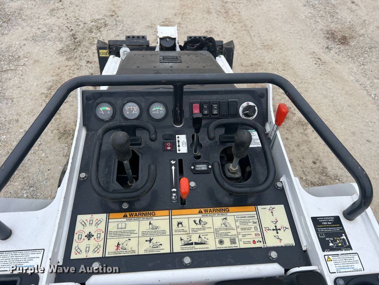 image for item JU9743 2021 Bobcat MT100  compact utility loader