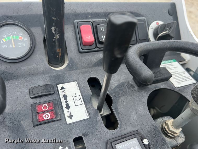 image for item JU9743 2021 Bobcat MT100  compact utility loader