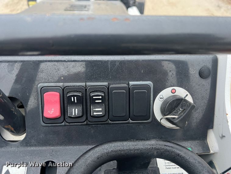 image for item JU9743 2021 Bobcat MT100  compact utility loader