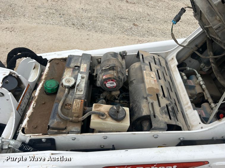 image for item JU9743 2021 Bobcat MT100  compact utility loader