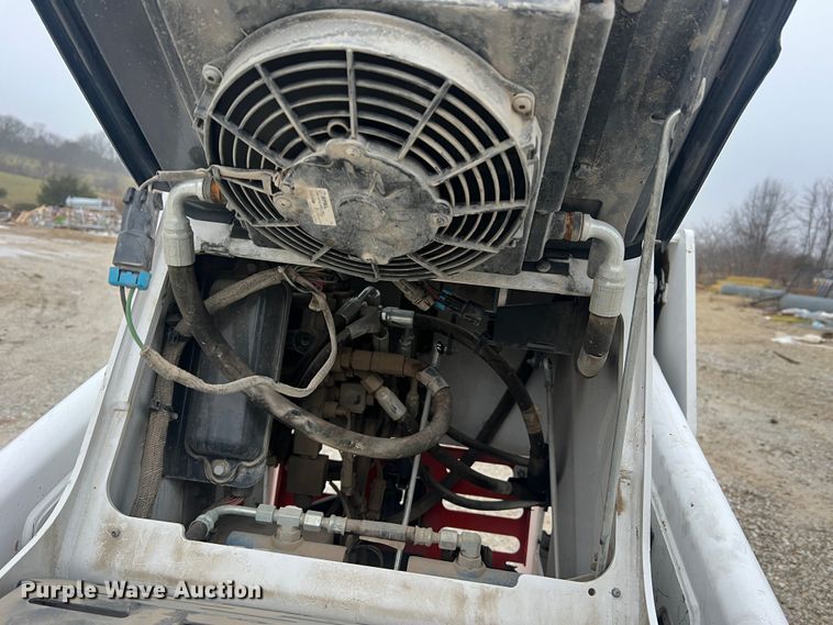 image for item JU9743 2021 Bobcat MT100  compact utility loader