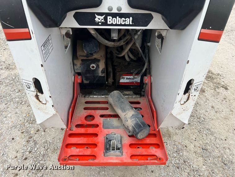 image for item JU9743 2021 Bobcat MT100  compact utility loader