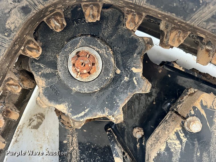 image for item JU9743 2021 Bobcat MT100  compact utility loader