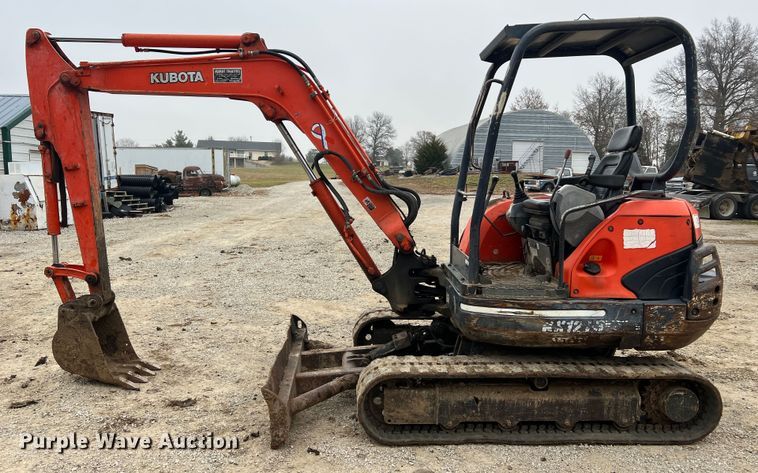 image for item JU9744 Kubota KX121-3  mini excavator