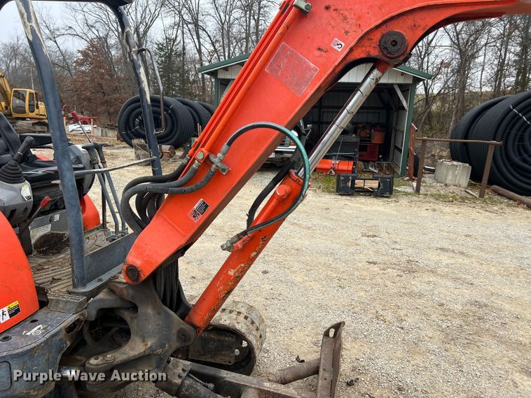 image for item JU9744 Kubota KX121-3  mini excavator