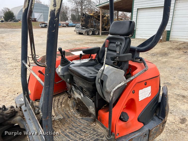 image for item JU9744 Kubota KX121-3  mini excavator