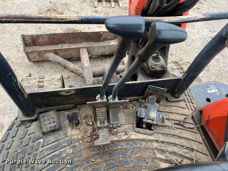 image for item JU9744 Kubota KX121-3  mini excavator