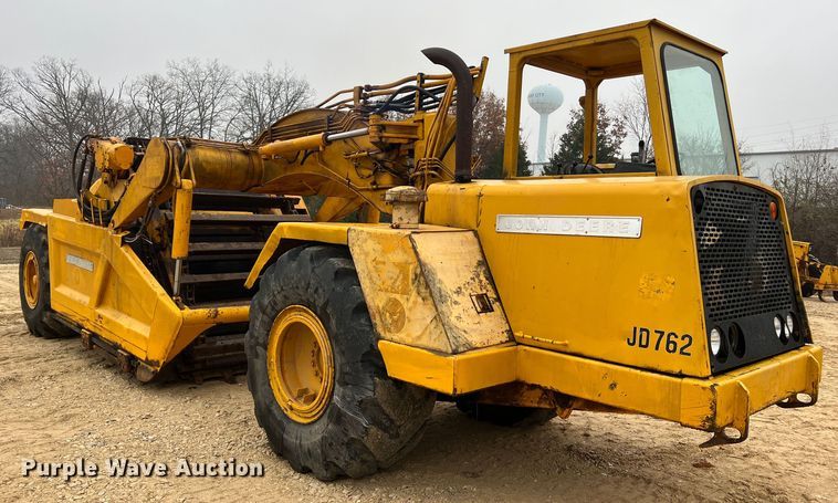 image for item JU9748 1979 John Deere 762  elevating scraper