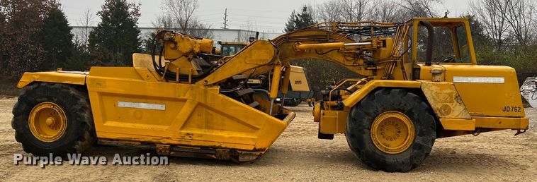 image for item JU9748 1979 John Deere 762  elevating scraper