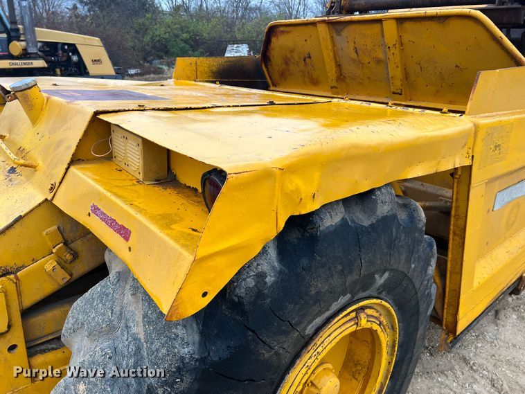 image for item JU9748 1979 John Deere 762  elevating scraper