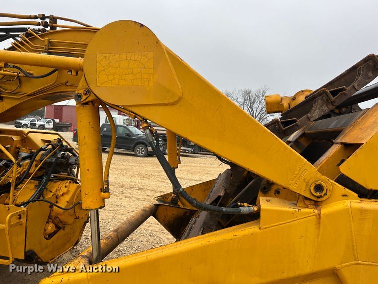 image for item JU9748 1979 John Deere 762  elevating scraper