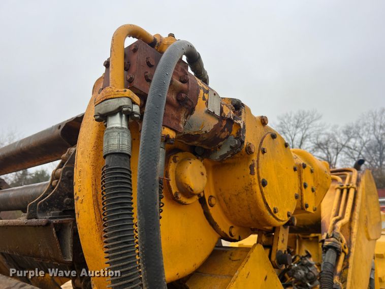 image for item JU9748 1979 John Deere 762  elevating scraper