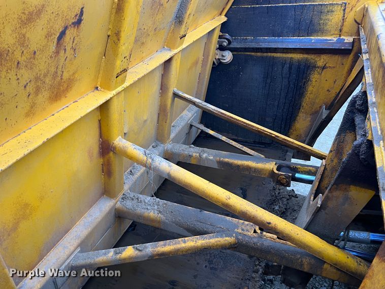 image for item JU9748 1979 John Deere 762  elevating scraper